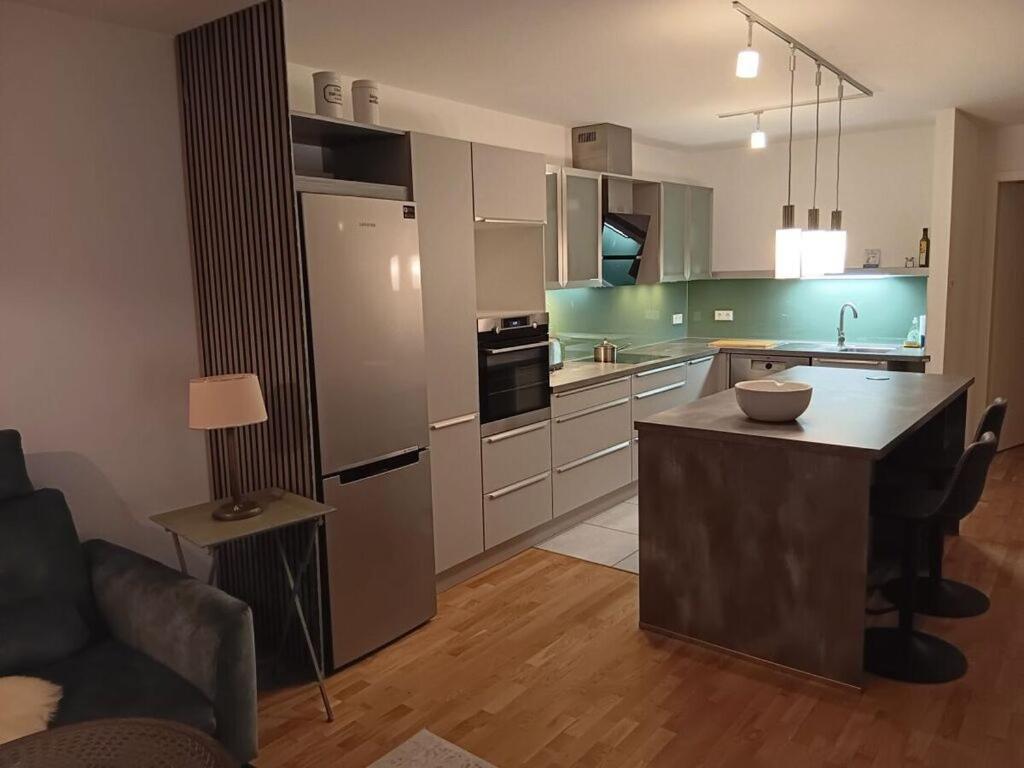 Center Modern Retreat